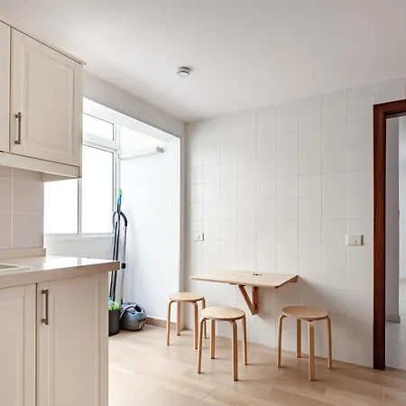 Apartment Modern Spacious 3 Bedroom Near The
