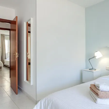 Modern Spacious 3 Bedroom Near The Apartment *