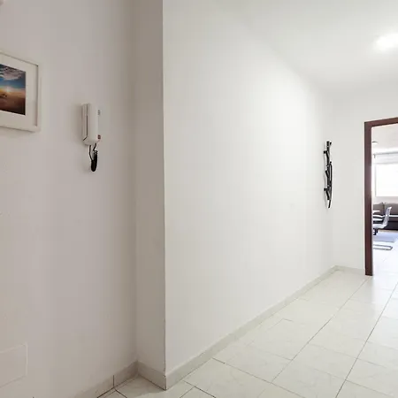 Modern Spacious 3 Bedroom Near The Apartment