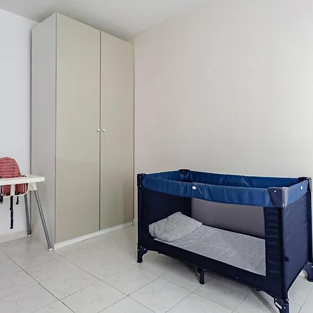 Apartment Modern Spacious 3 Bedroom Near The