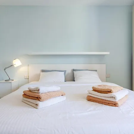 Modern Spacious 3 Bedroom Near The Apartment *