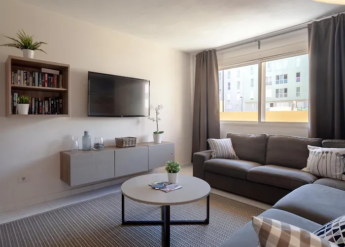 Modern Spacious 3 Bedroom Near The *