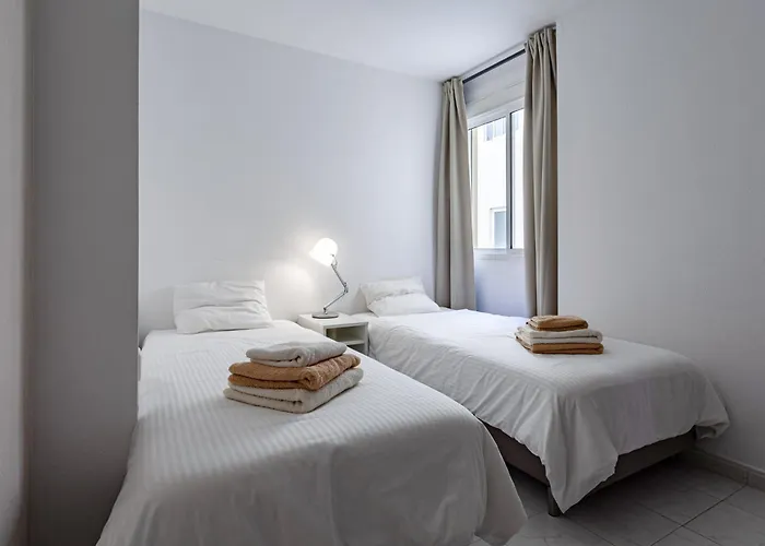 Modern Spacious 3 Bedroom Near The דירה אל מדאנו