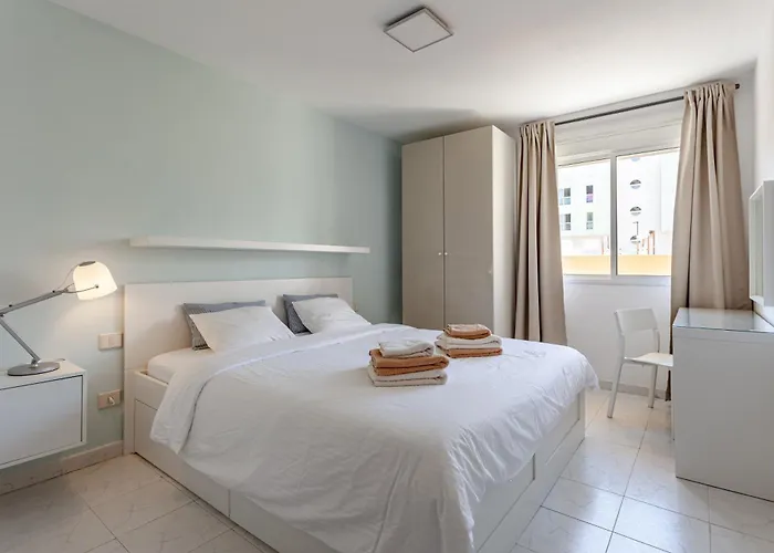 Modern Spacious 3 Bedroom Near The דירה אל מדאנו