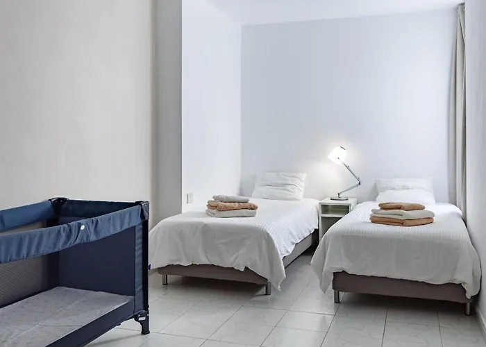 Modern Spacious 3 Bedroom Near The דירה אל מדאנו