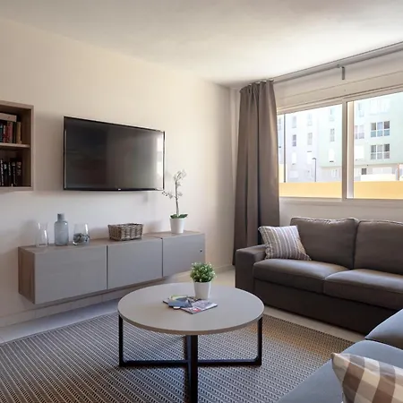 Modern Spacious 3 Bedroom Near The *